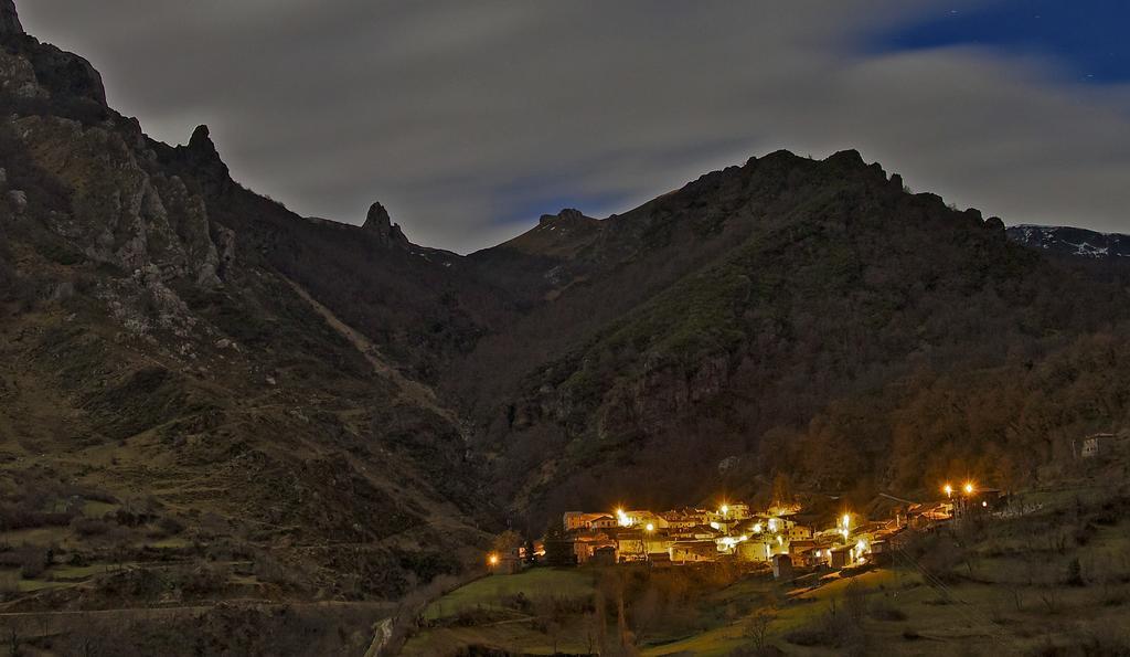 La Posada De Cucayo Dobres Luaran gambar