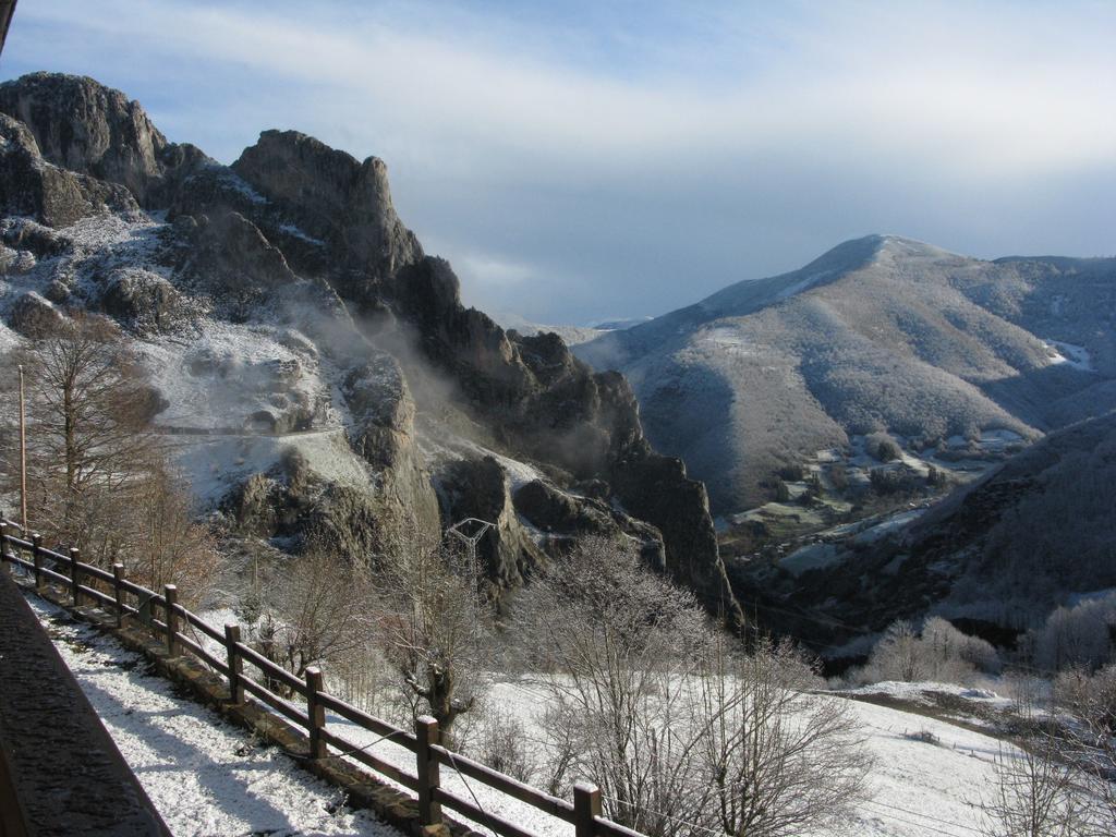 La Posada De Cucayo Dobres Luaran gambar
